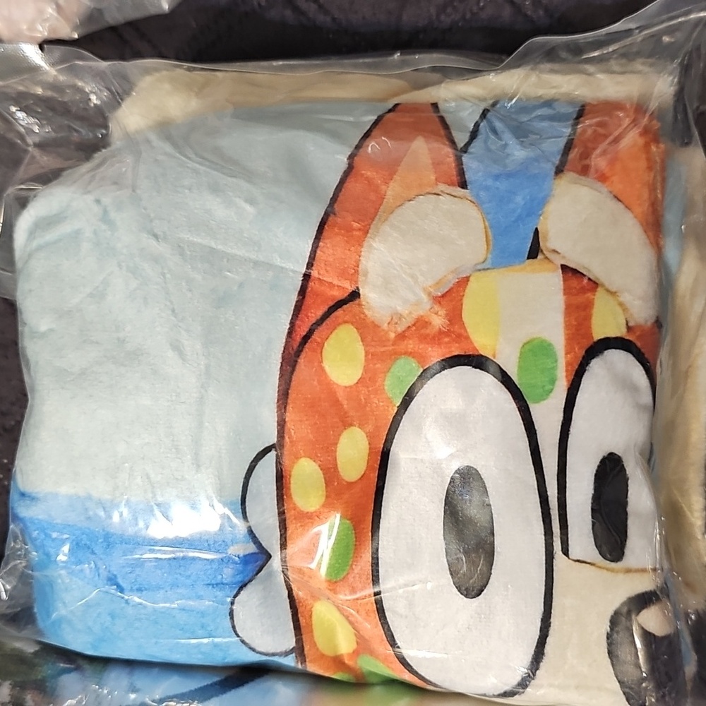 Nwt Bluey Throw Blanlet 40x50 - Picture 2 of 2
